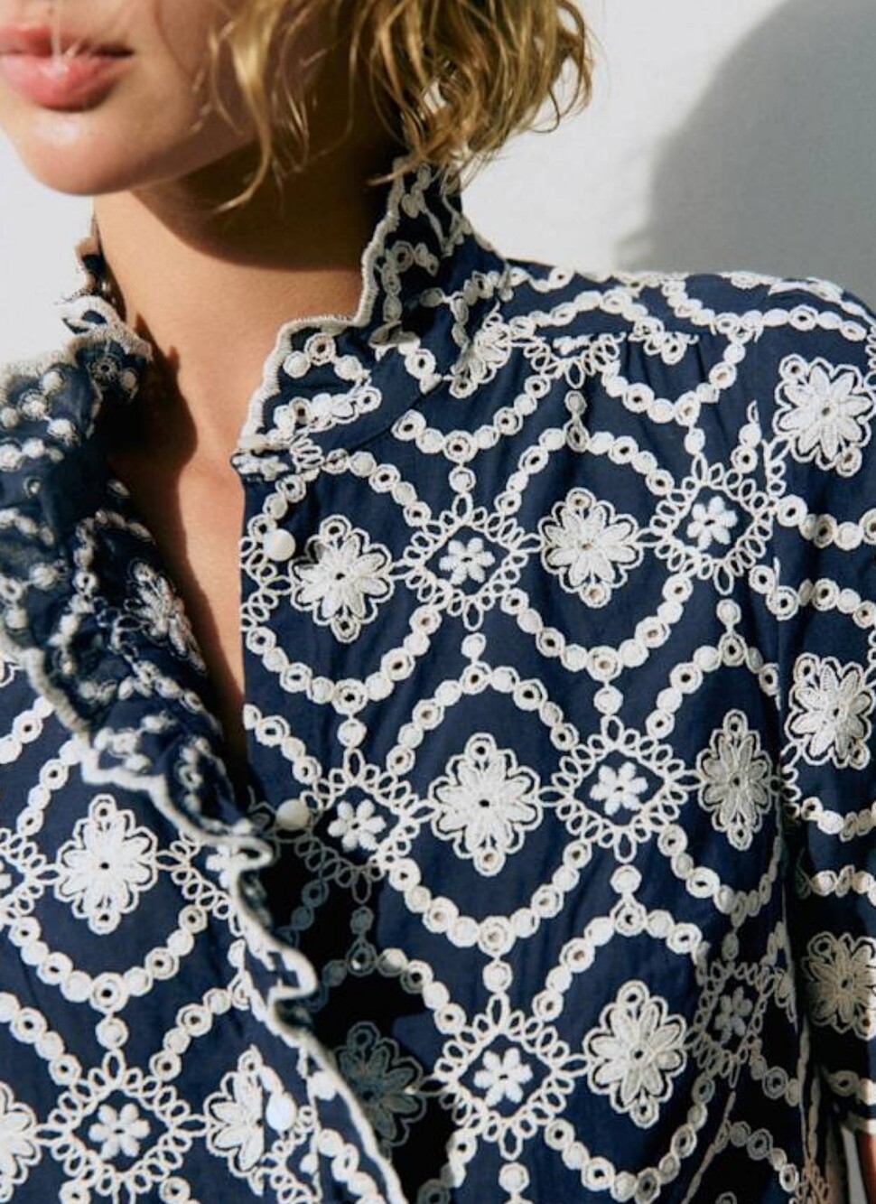 *NWT* [Sezane] Dahlia Shirt in Marine with Daisies, Size 38/6, Organic Cotton - Picture 2 of 13